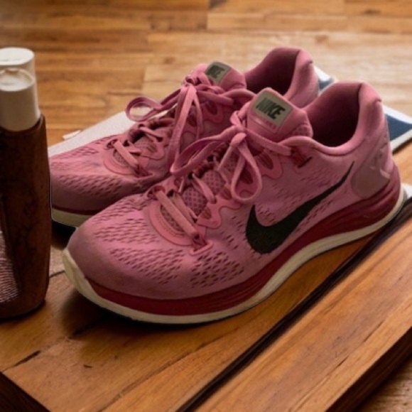 NIKE pink Luna run glide 5 sneakers Sz 9.5 Women’s Runners - Picture 1 of 7